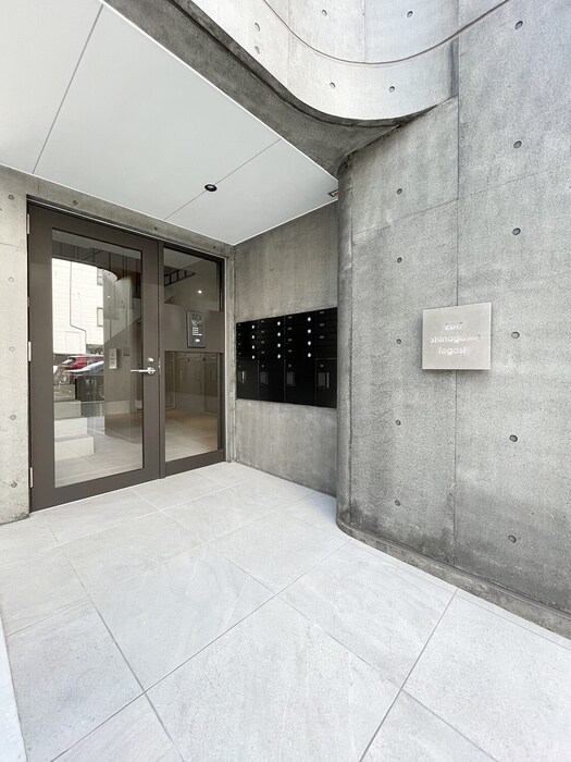 物件外観写真6　(エントランス部分)