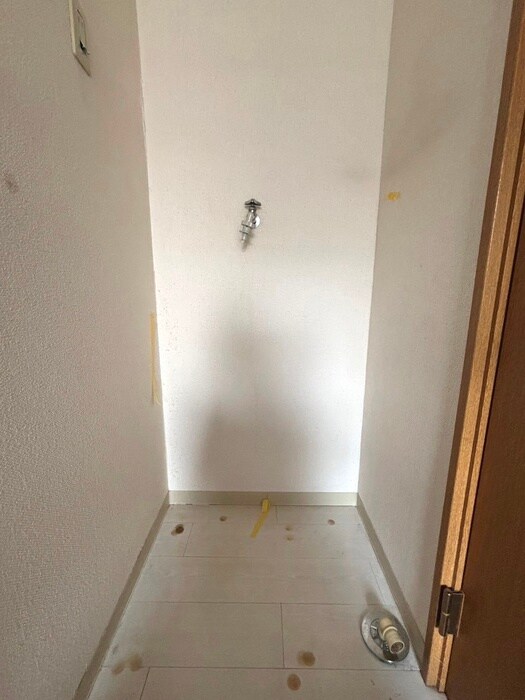 物件内観写真9　(洗濯機置場)