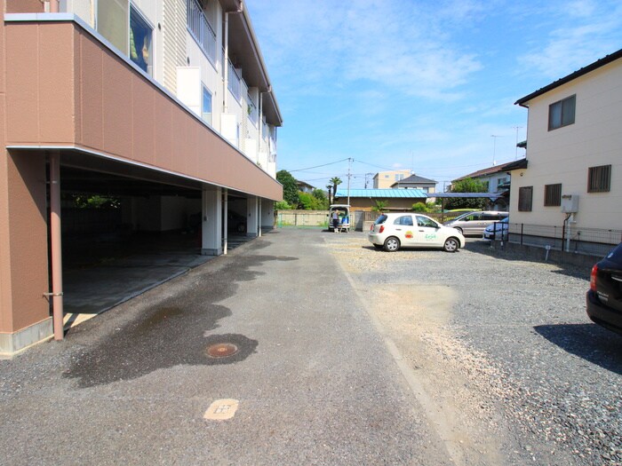 物件外観写真5　(駐車場)