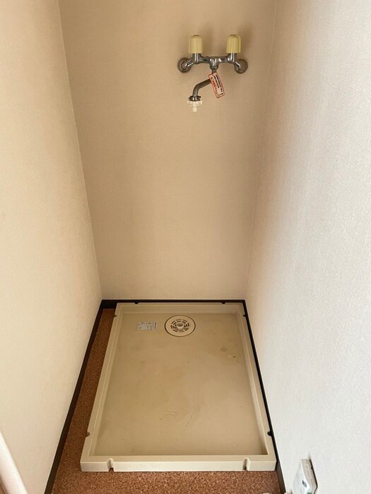 物件内観写真11　(洗濯機置場)