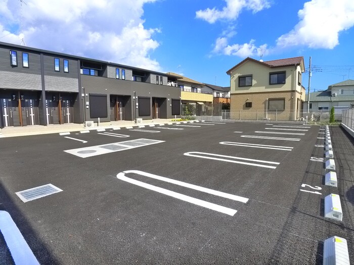 物件外観写真3　(駐車場)