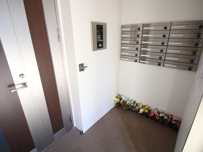 物件外観写真5　(エントランス部分)