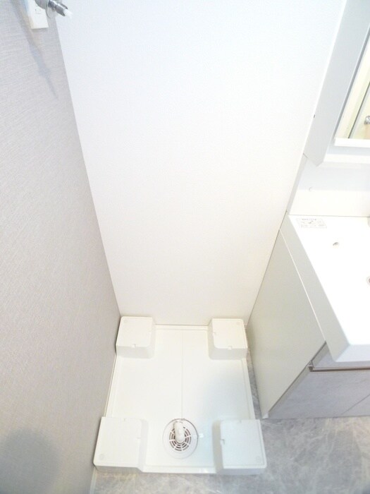 物件内観写真12　(洗濯機置場)