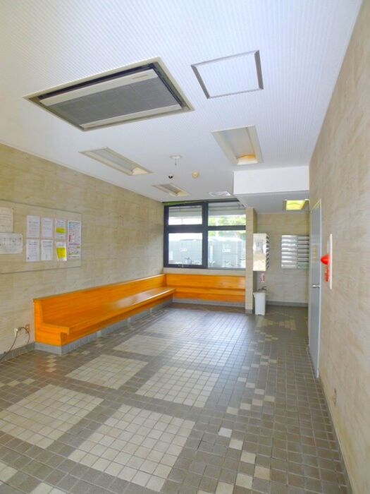 物件外観写真5　(エントランス部分)