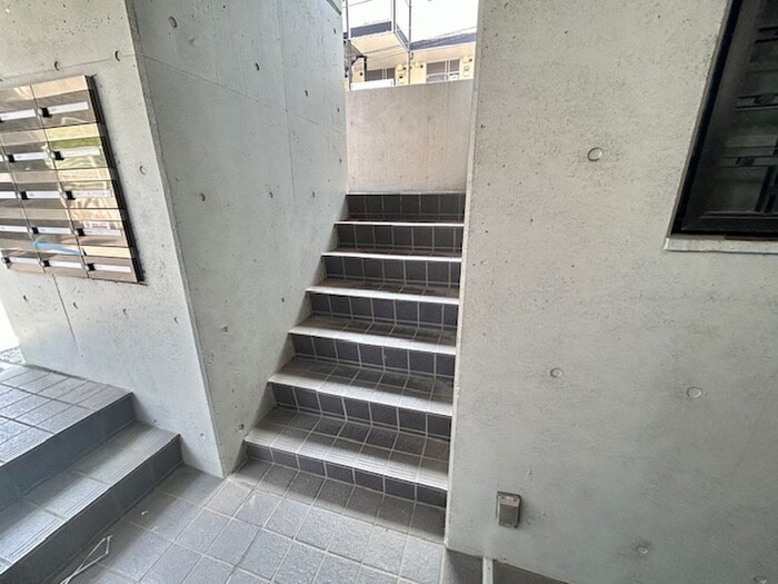 物件外観写真4　(エントランス部分)