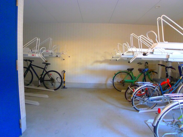 物件外観写真4　(駐輪場)