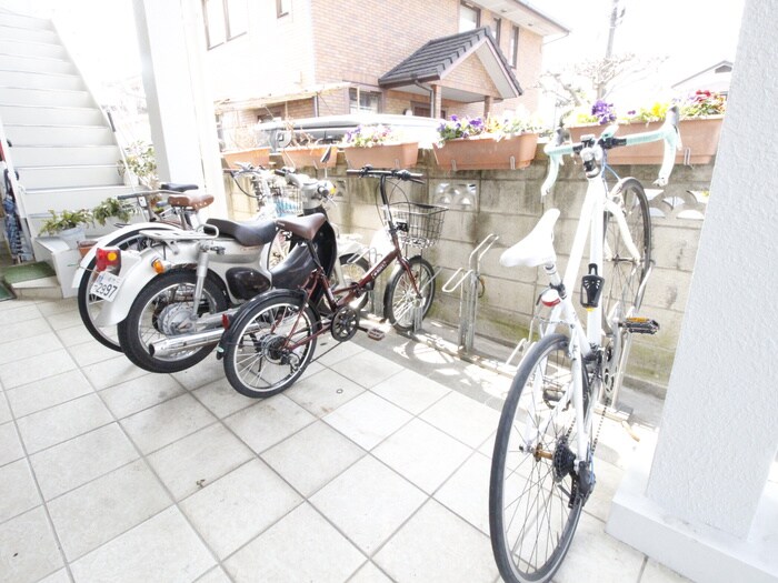 物件外観写真3　(駐輪場)