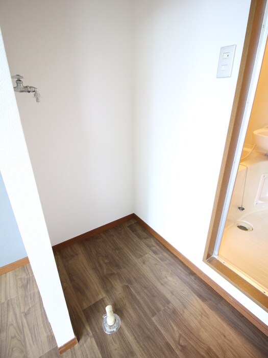 物件内観写真12　(洗濯機置場)