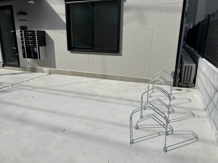 物件外観写真4　(駐輪場)