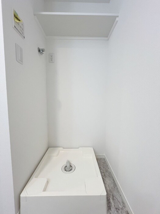 物件内観写真16　(洗濯機置場)