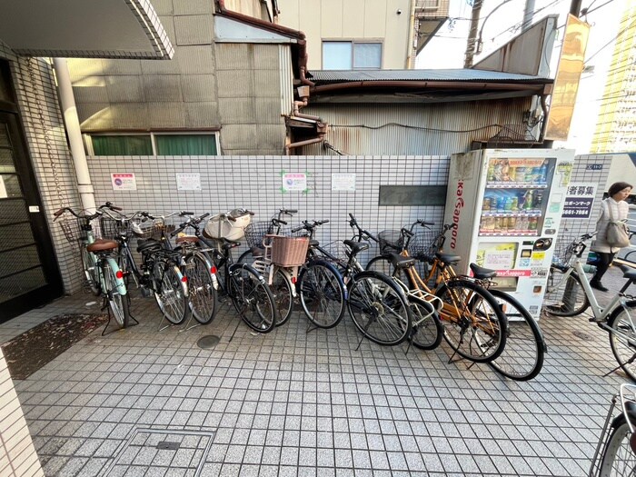 物件外観写真3　(駐輪場)