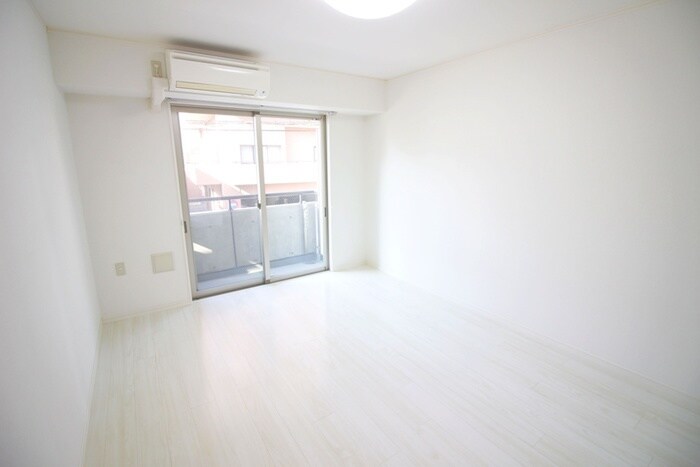 物件内観写真7　(室内からの展望)