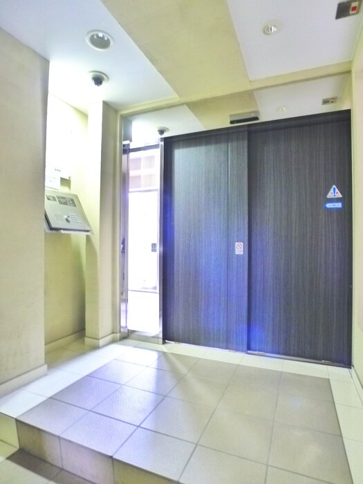 物件外観写真4　(エントランス部分)