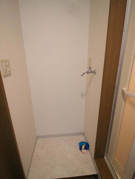 物件内観写真14　(洗濯機置場)