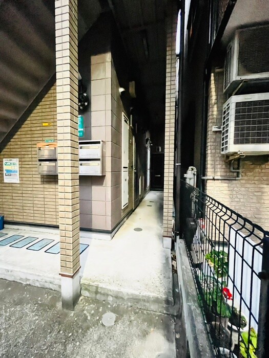 物件外観写真6　(エントランス部分)