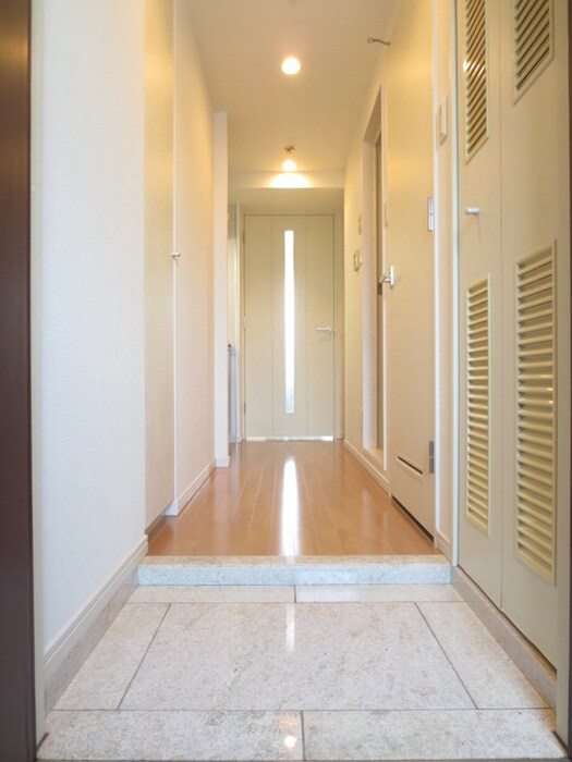 物件内観写真13　(玄関)