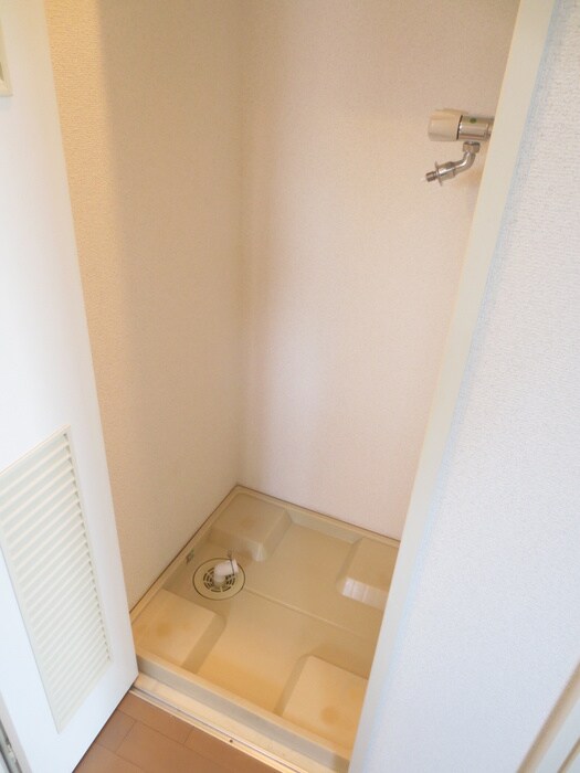 物件内観写真17　(洗濯機置場)