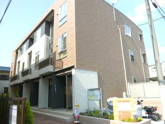 物件外観写真2　(エントランス部分)