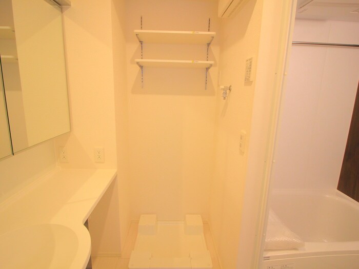 物件内観写真16　(洗濯機置場)