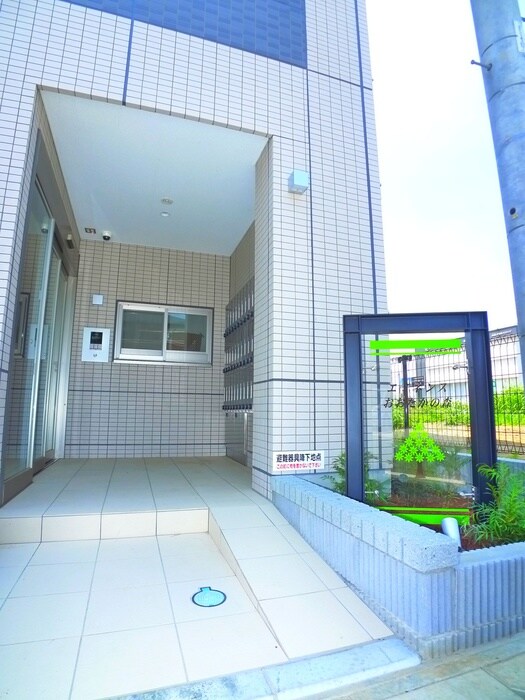 物件外観写真3　(エントランス部分)