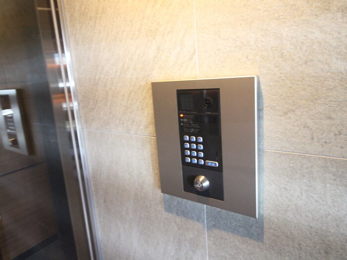 物件外観写真5　(エントランス部分)