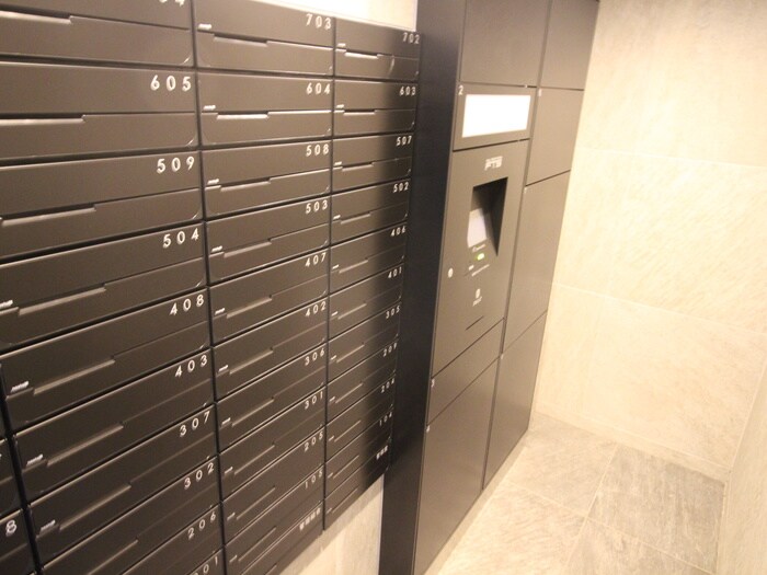 物件外観写真6　(エントランス部分)