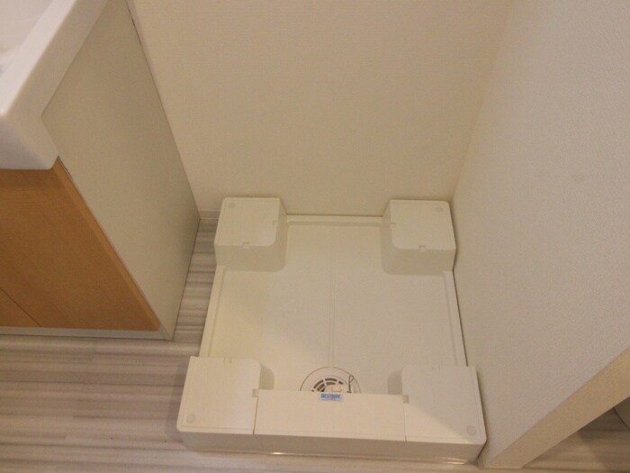 物件内観写真16　(洗濯機置場)