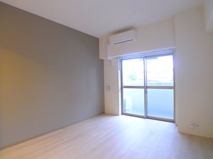 物件内観写真4　(室内からの展望)