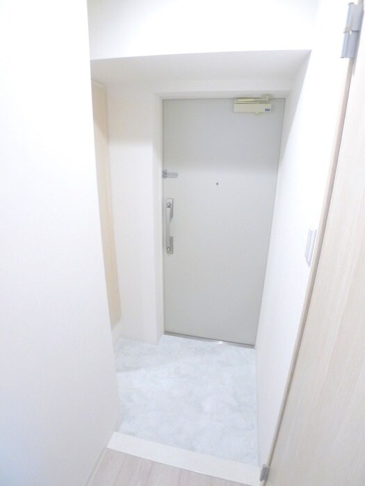 物件内観写真13　(玄関)