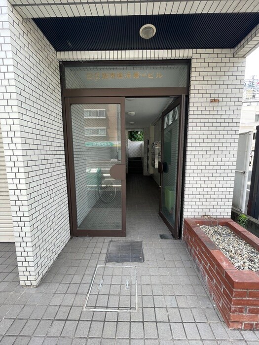 物件外観写真3　(エントランス部分)