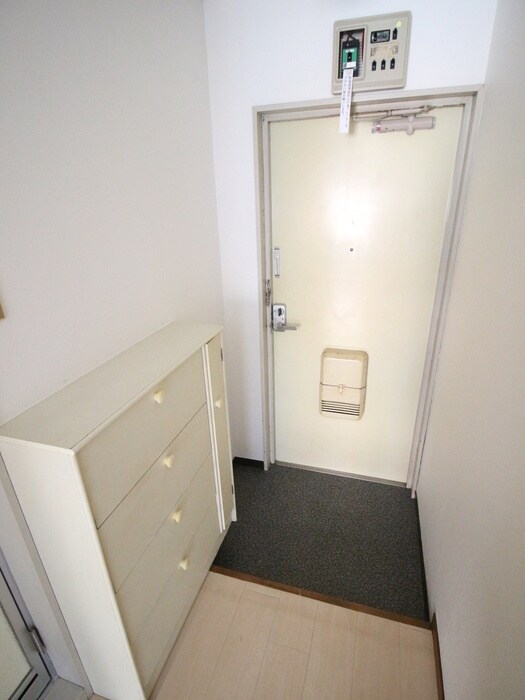 物件内観写真16　(玄関)