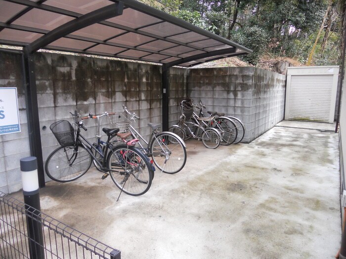 物件外観写真3　(駐輪場)