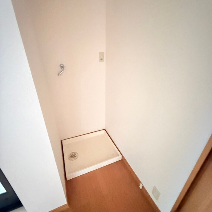 物件内観写真8　(洗濯機置場)