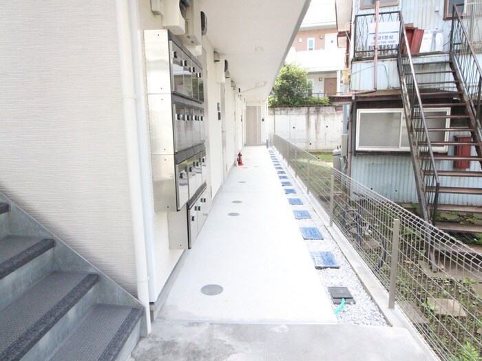 物件外観写真2　(エントランス部分)