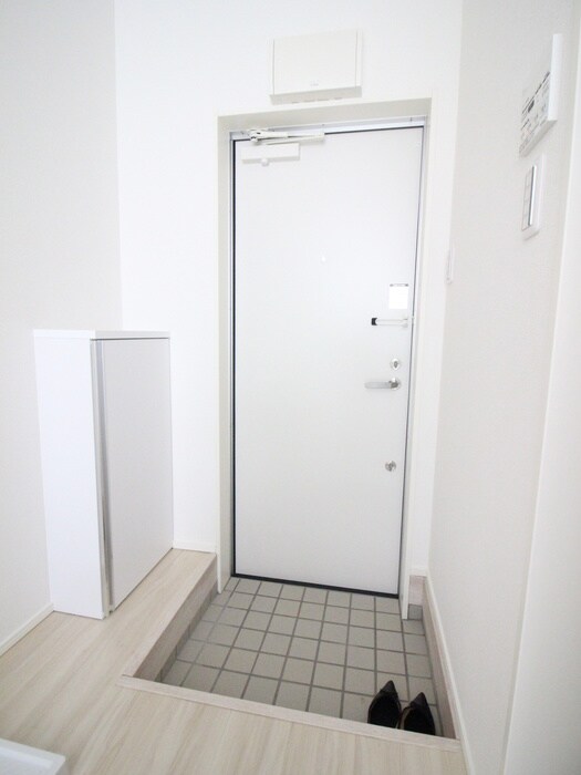 物件内観写真13　(玄関)