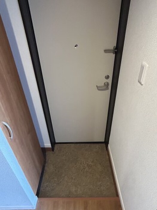 物件内観写真11　(玄関)