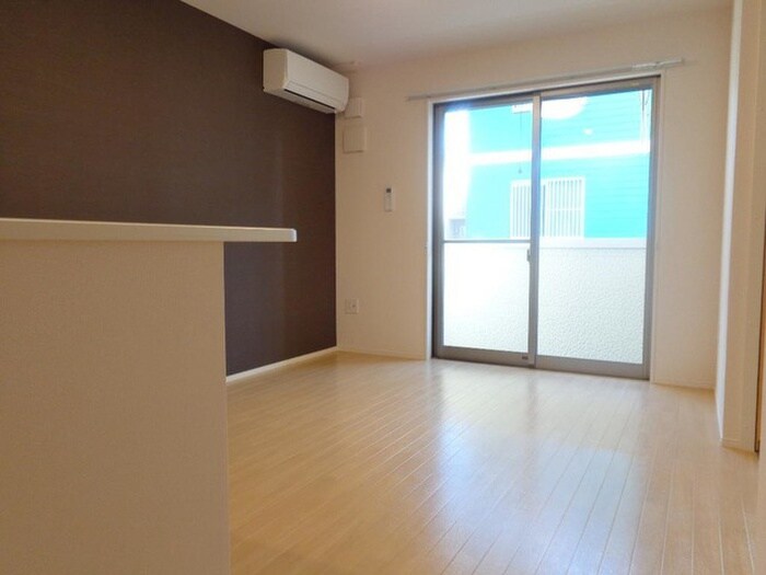 物件内観写真2　(居室)