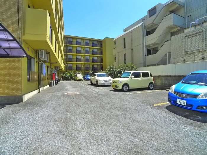 物件外観写真4　(駐車場)
