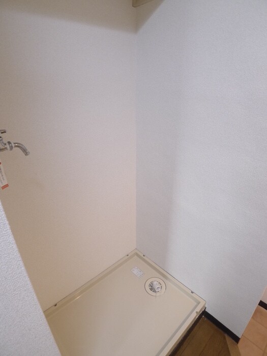 物件内観写真16　(洗濯機置場)