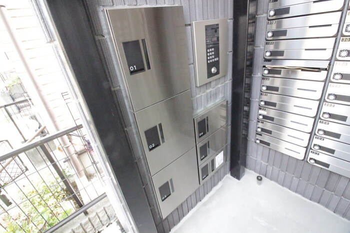 物件外観写真2　(エントランス部分)