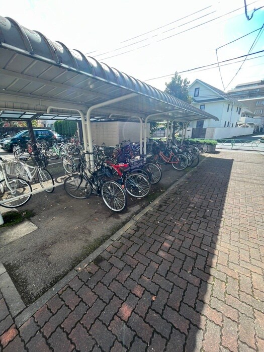 物件外観写真2　(駐輪場)