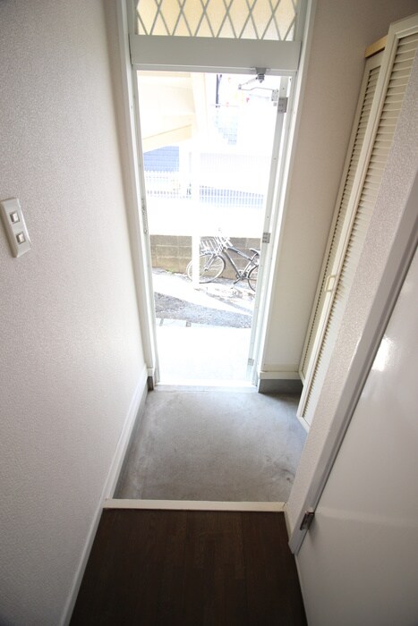 物件内観写真17　(玄関)