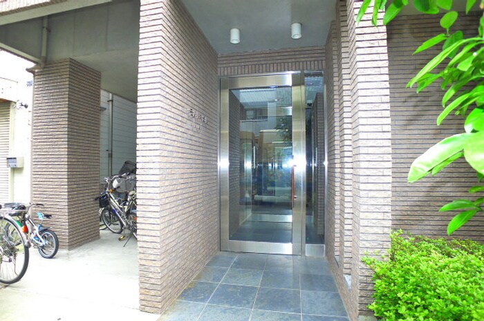 物件外観写真3　(エントランス部分)