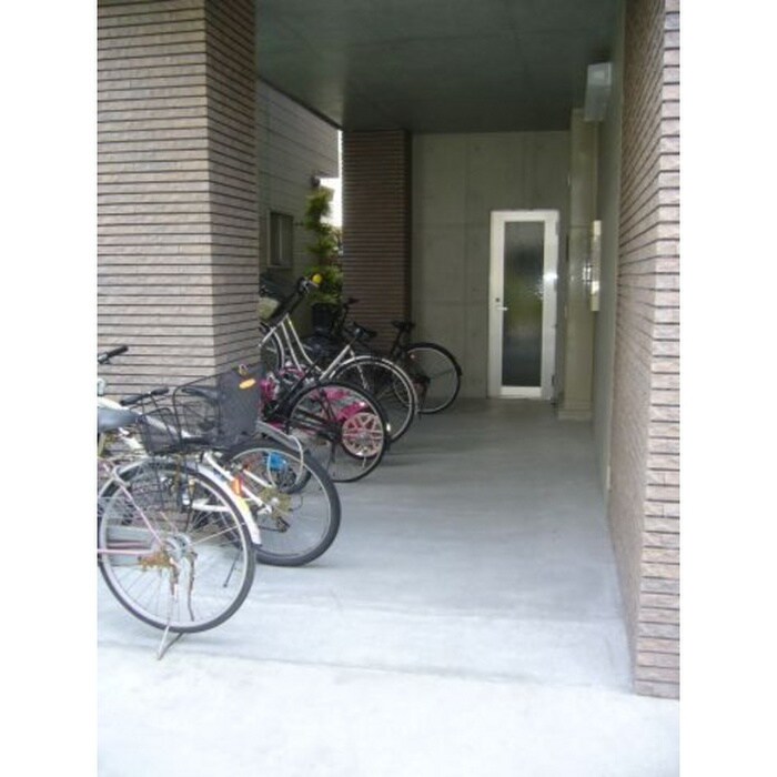 物件外観写真5　(駐輪場)