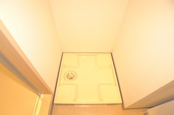 物件内観写真12　(洗濯機置場)