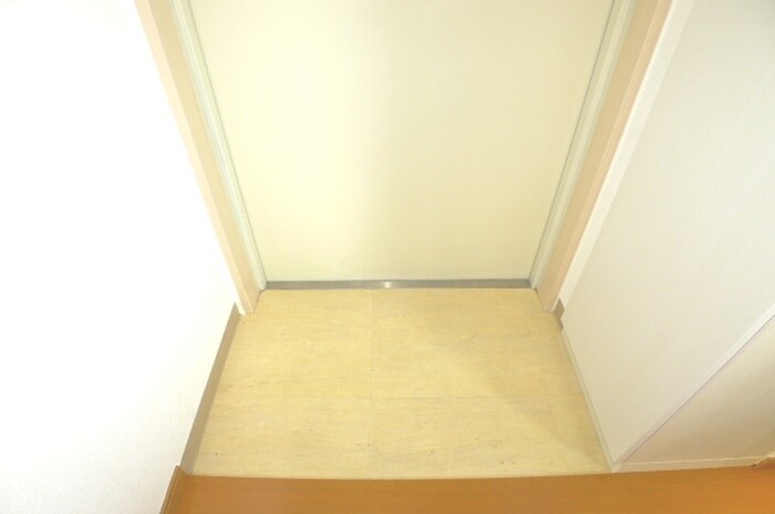 物件内観写真15　(玄関)