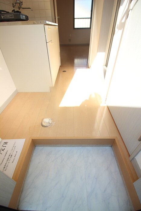 物件内観写真16　(玄関)