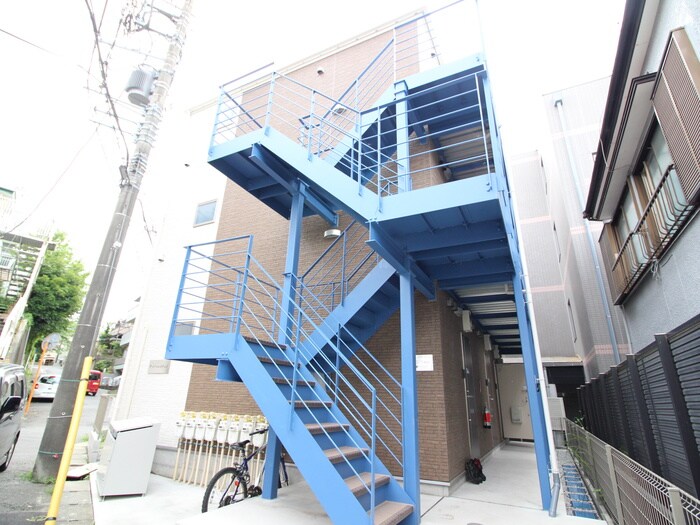 物件外観写真2　(エントランス部分)