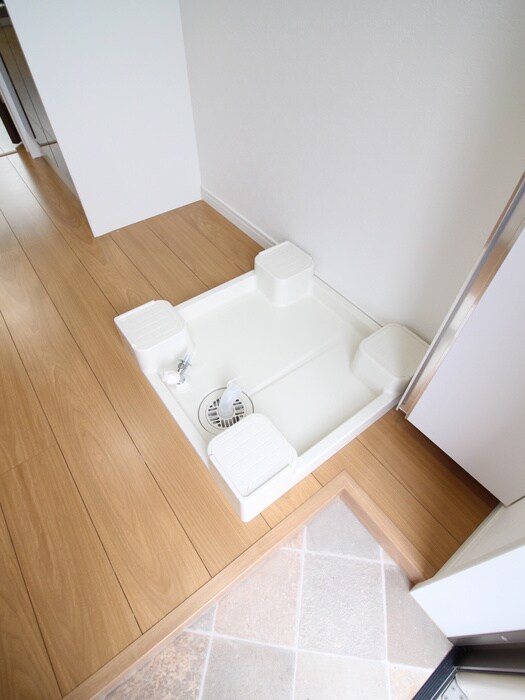 物件内観写真13　(洗濯機置場)