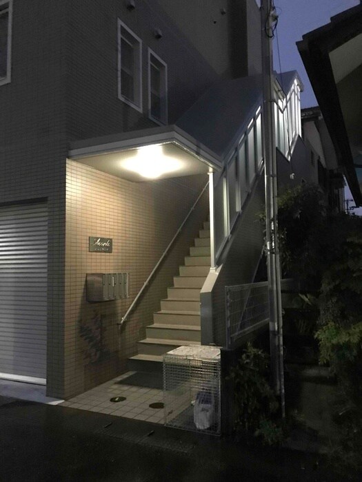 物件外観写真2　(エントランス部分)